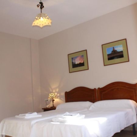 Hostal Carlos 2 La Línea de la Concepción Kültér fotó