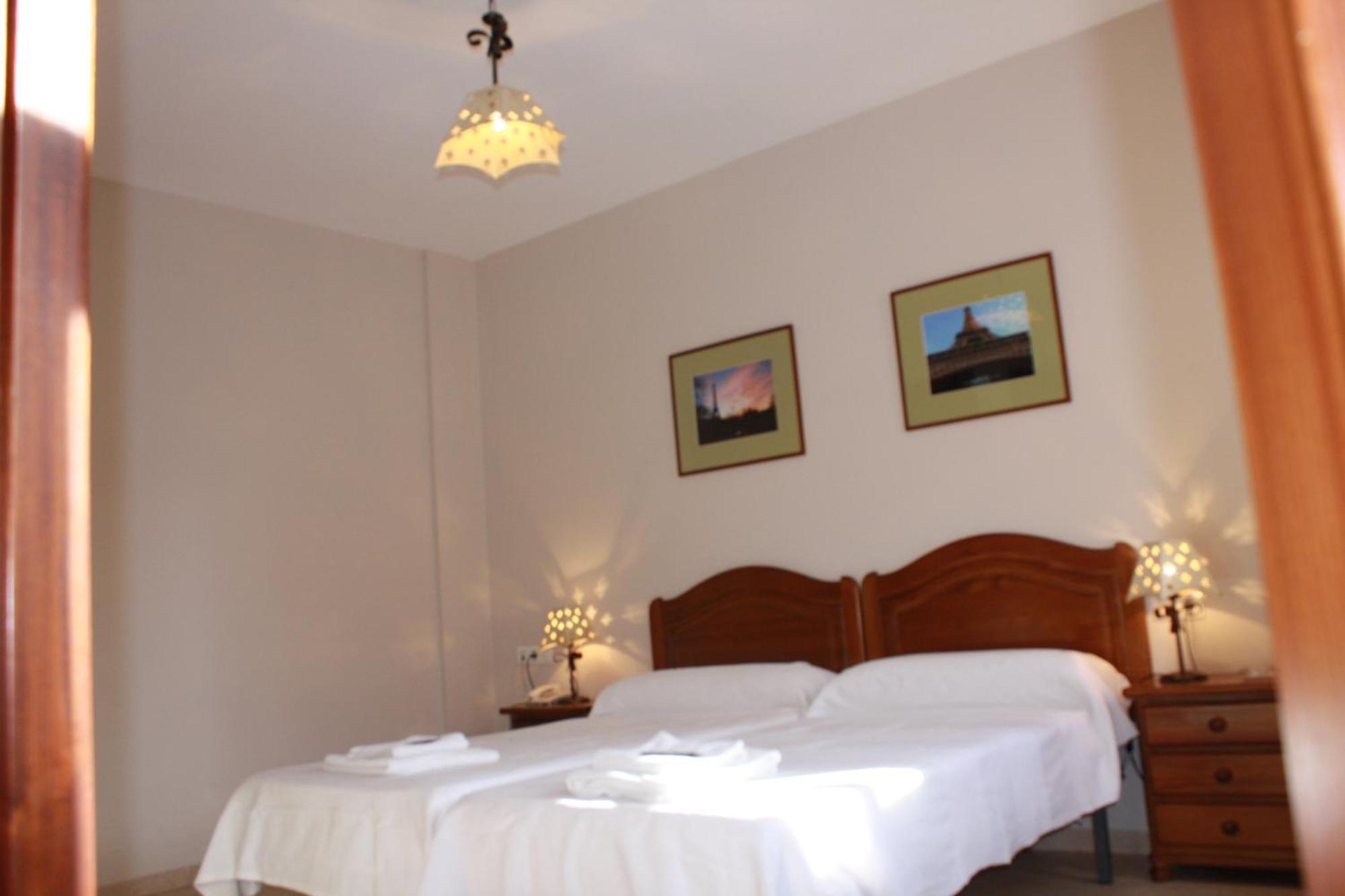 Hostal Carlos 2 La Línea de la Concepción Kültér fotó