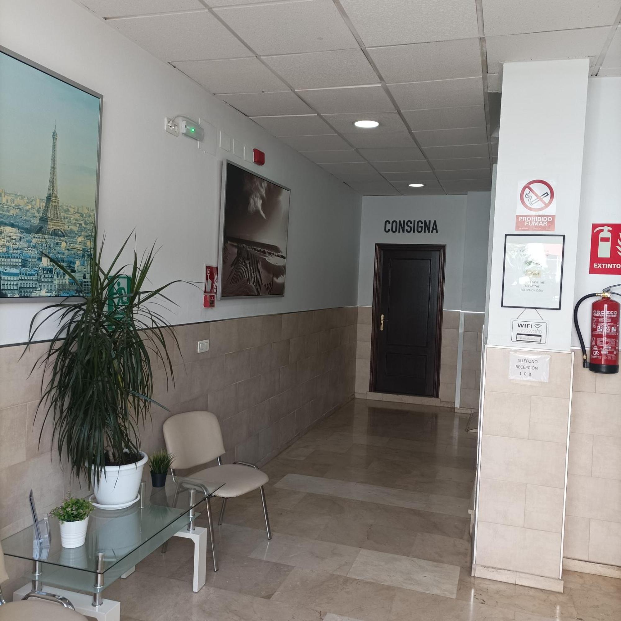 Hostal Carlos 2 La Línea de la Concepción Kültér fotó
