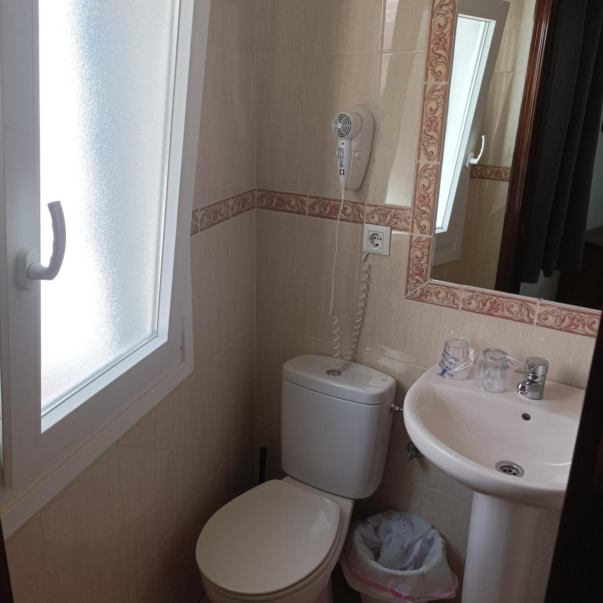 Hostal Carlos 2 La Línea de la Concepción Kültér fotó